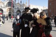 Карнавал в Венеции: миланцы танцуют менуэт, а минчане ходят по музеям