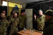Порошенко уверен, что служить в украинской армии – престижно
