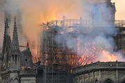 Пожар в соборе Парижской Богоматери случился не из-за реставрации, заявили в компании
