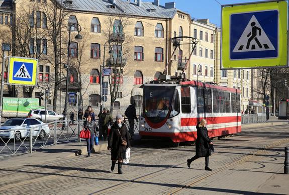 Трассы пяти трамваев и троллейбуса Петербурга изменят