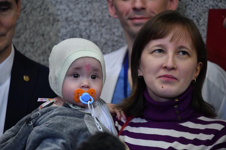 Малыш, спасенный из-под завалов дома в Магнитогорске, завершил курс реабилитации