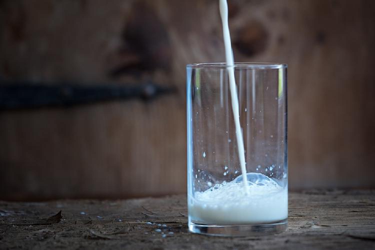 Союз потребителей назвал россиян терпилами из-за пальмового масла в молоке