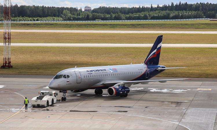 Эксперт прокомментировал задержку вылета Суперджета из Москвы в Ригу