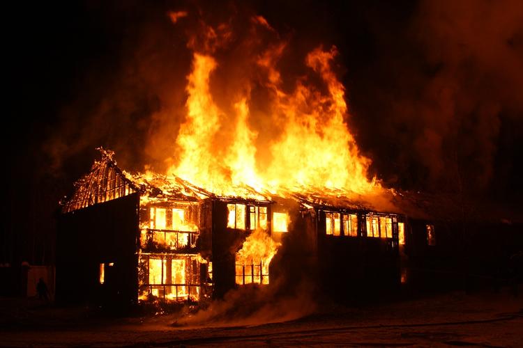 На Камчатке двое детей сожгли дом пенсионера