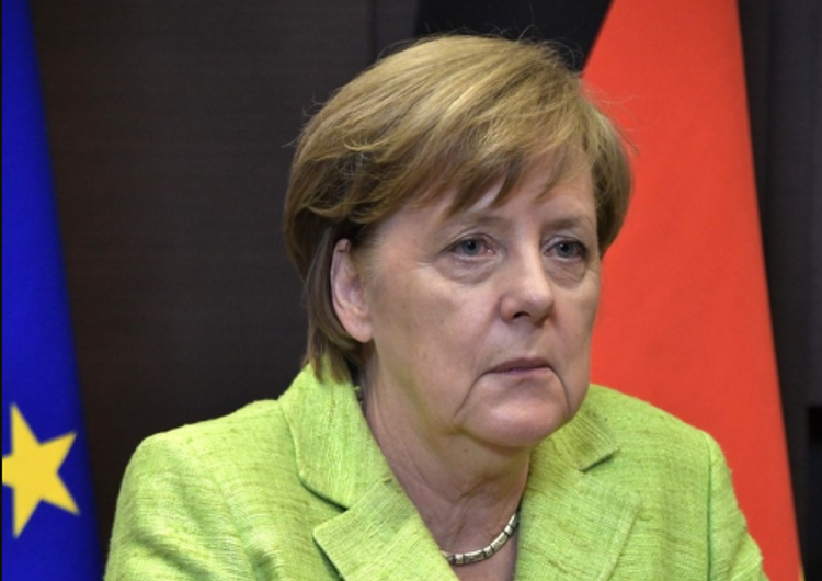 Порошенко попросил Меркель усилить антироссийские ограничения