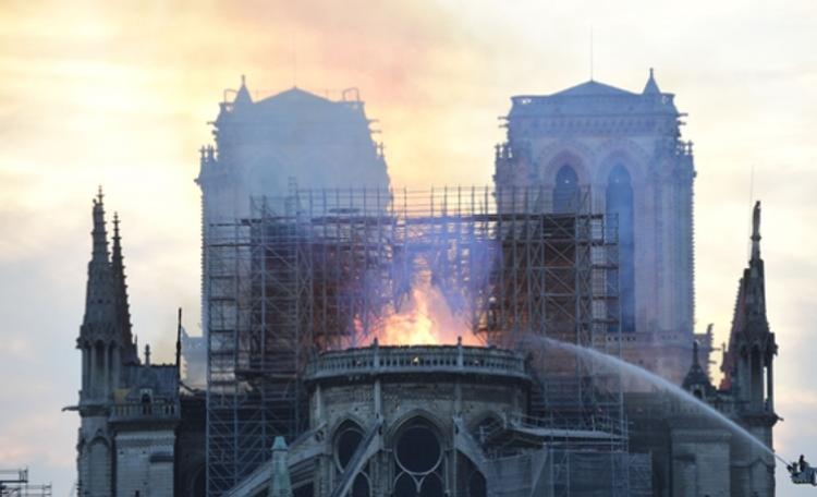 Во Франции приняли законопроект о реставрации Собора Парижской Богоматери