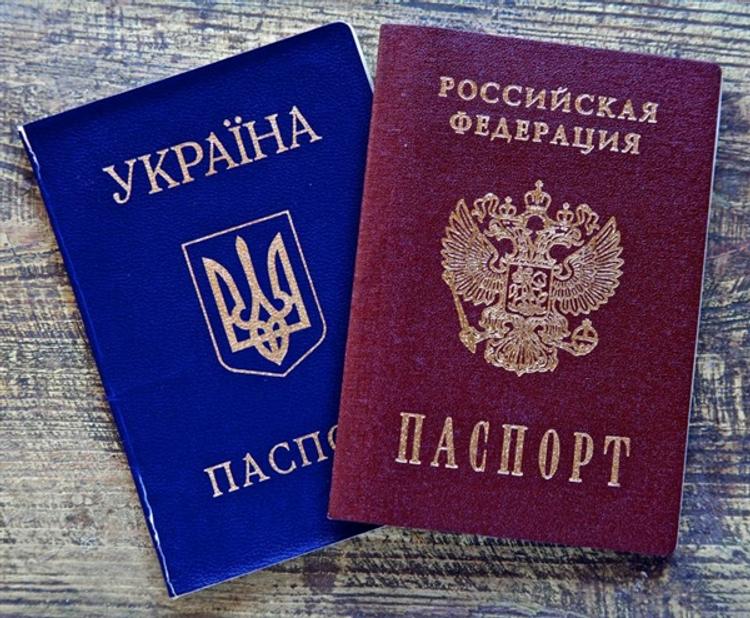 Глава МИД Чехии заявил, что выдача российских паспортов не помогает жителям Донбасса
