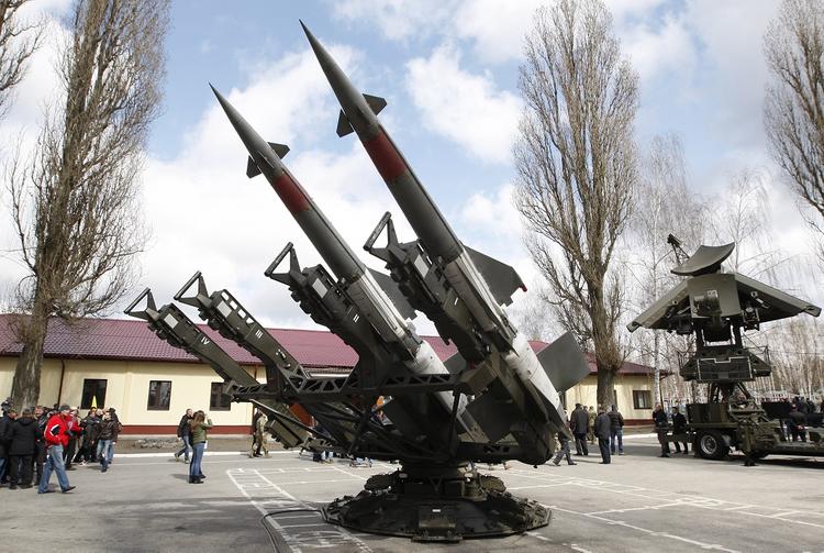 Воюющие в Донбассе ВСУ атаковали ракетами контролируемый властями ДНР Докучаевск