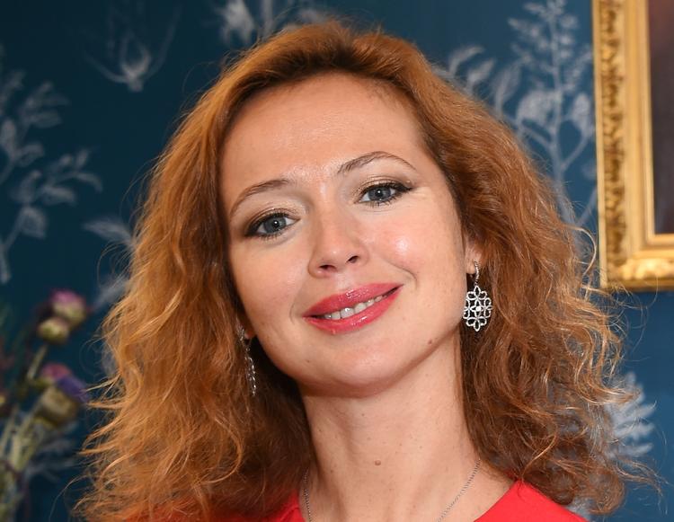 43-летняя актриса Елена Захарова продемонстрировала рельефные мышцы