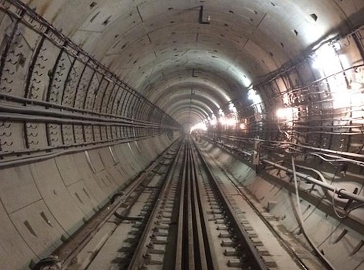 Три поезда с пассажирами застряли в тоннеле московского метро