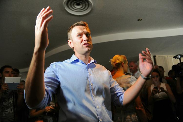 Вернувшись с элитного отдыха в Италии, Навальный попал в центр расследования