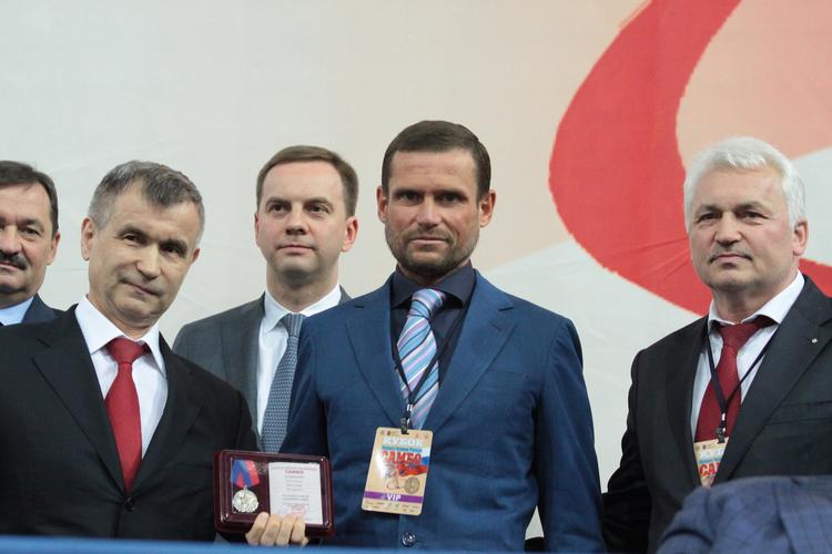 Основателя керченского клуба «Слава» наградили за вклад в развитие самбо