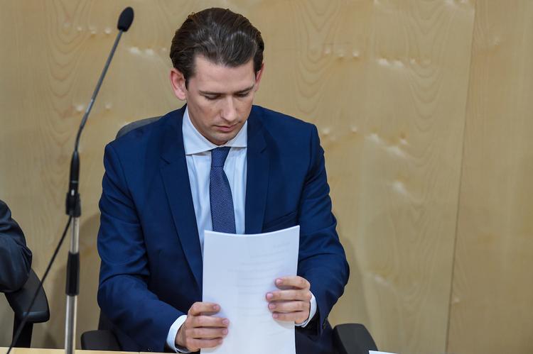Президент Австрии отправил правительство Себастьяна Курца в отставку