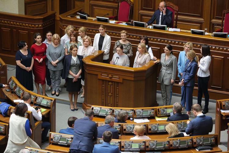 Украинский парламент не принял отставки министров обороны и иностранных дел
