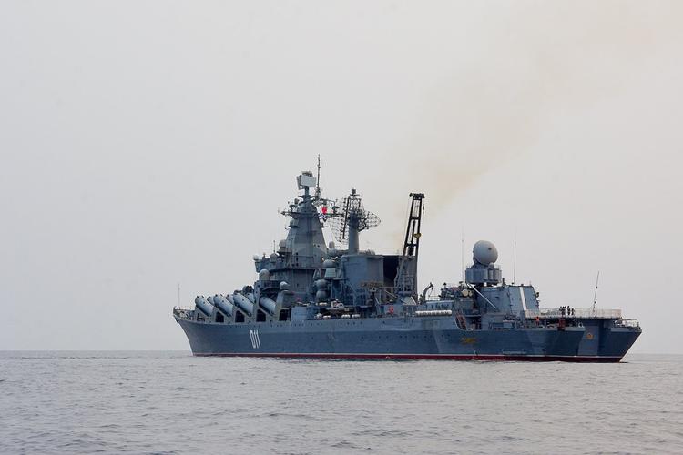 Американский крейсер внезапно пересек курс кораблю РФ в Восточно-Китайском море