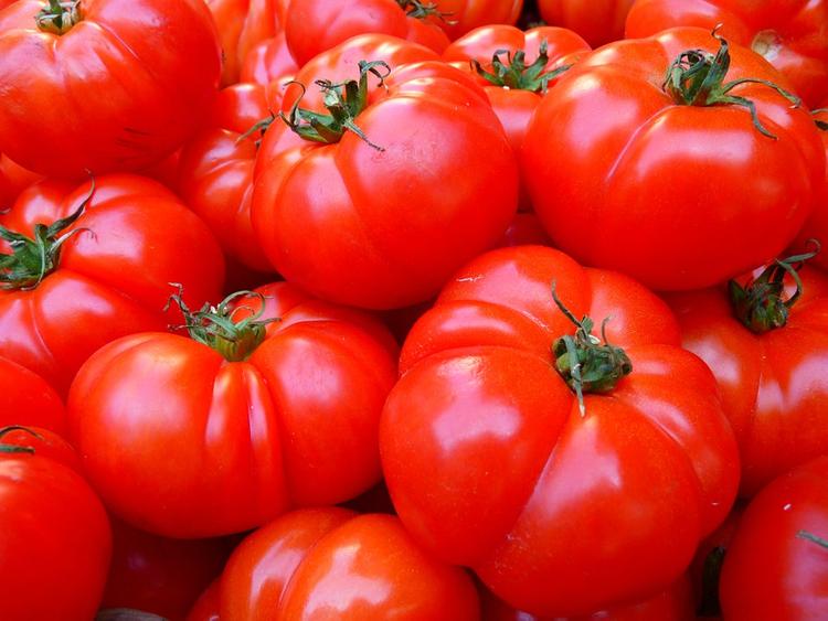 Ученые рассказали о пользе томатного сока как для мужчин, так и для женщин