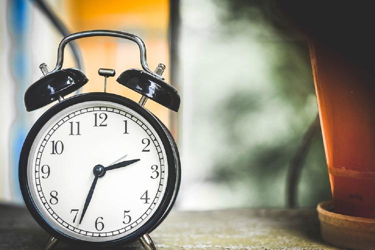 «Еще 10 минут»: привычка переводить сигнал будильника может указывать на проблемы со сном