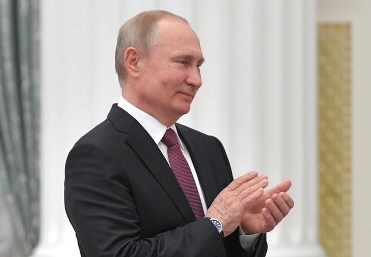 Владимир Путин поздравил жителей страны с Днем России
