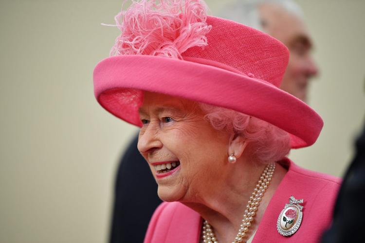 Королева Великобритании Елизавета II поздравила граждан России с праздником