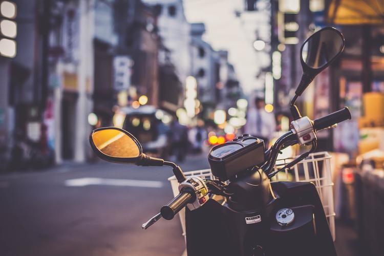 Мотоциклист сбил пешехода на юге Москвы