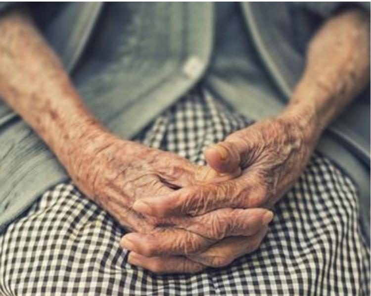 BBC: долгожительница из Великобритании умерла в 112 лет
