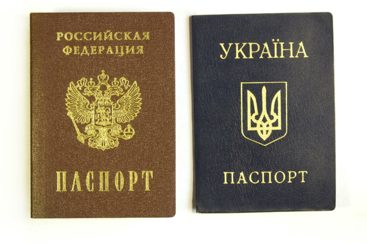 Жители Донецка поехали в Россию за гражданством