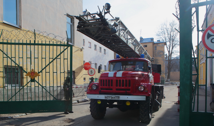 В Москве из-за пожара перекрыта улица Пречистинка
