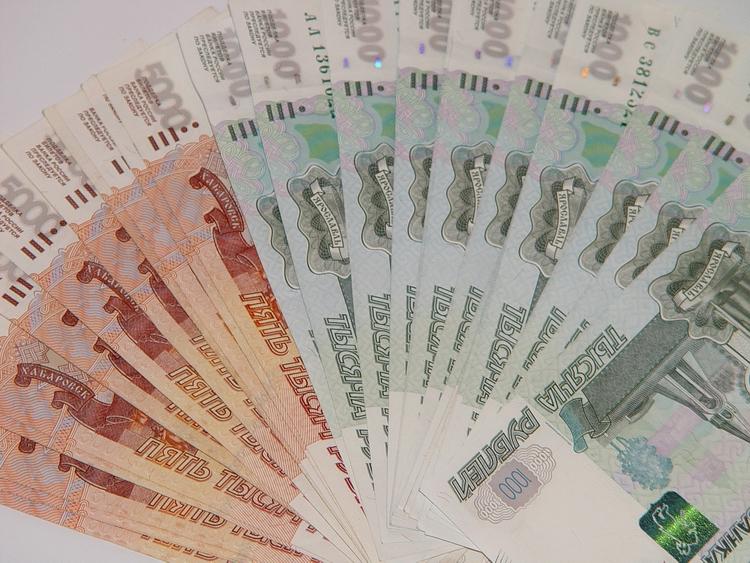 "К концу года может ослабнуть  доллар, а не рубль", - считает эксперт