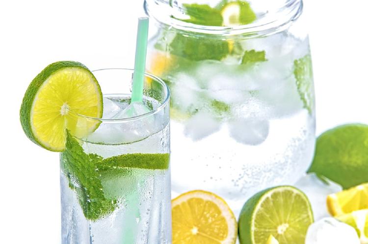 Диетолог рассказала, какие напитки помогут утолить жажду в летнее время года
