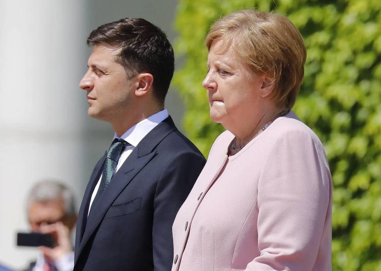 Меркель не будет отменять мероприятия со своим участием после инцидента на встрече с Зеленским