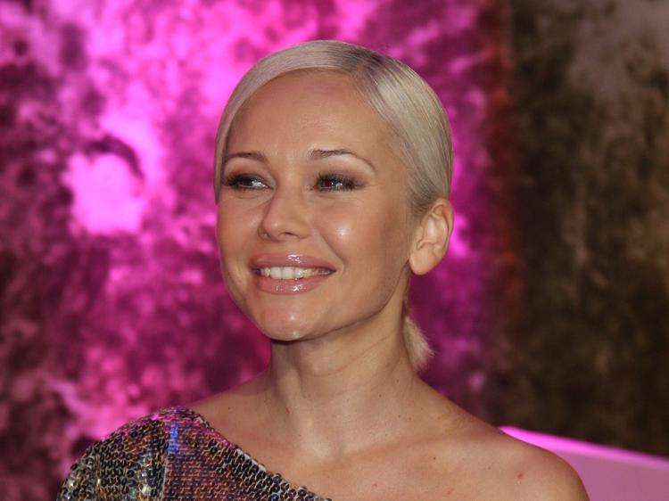В сети восхищаются красотой 47-летней Елены Кориковой без макияжа и укладки