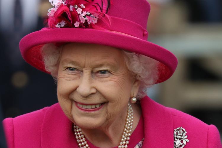 СМИ: Елизавета II решила лично контролировать жизнь принца Гарри и его жены