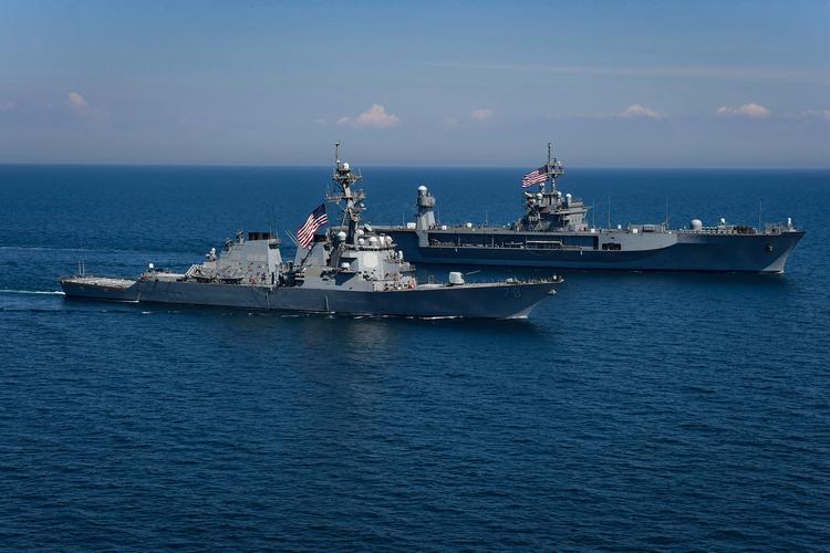 Видео: наблюдения РФ за американским эсминцем на учениях в Черном море