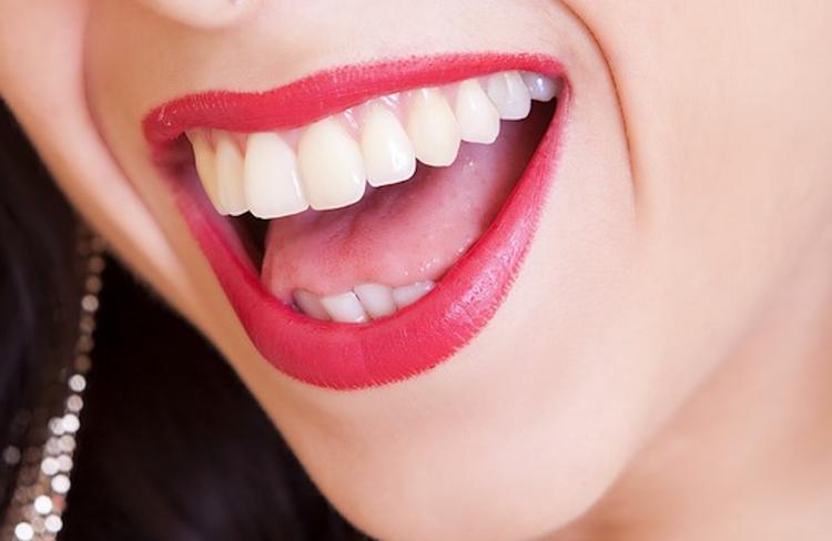 Ученые: употребление некоторых напитков приводит к повреждению зубной эмали