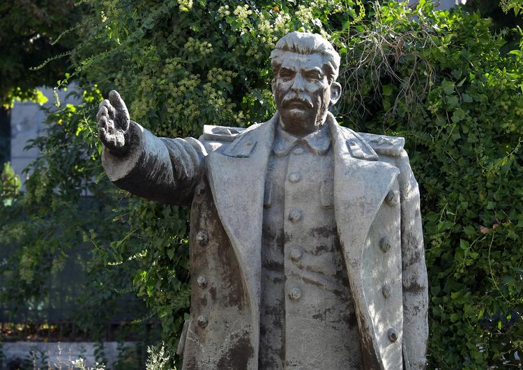 Пророчество единственной внучки Сталина о Третьей мировой войне вспомнили в сети