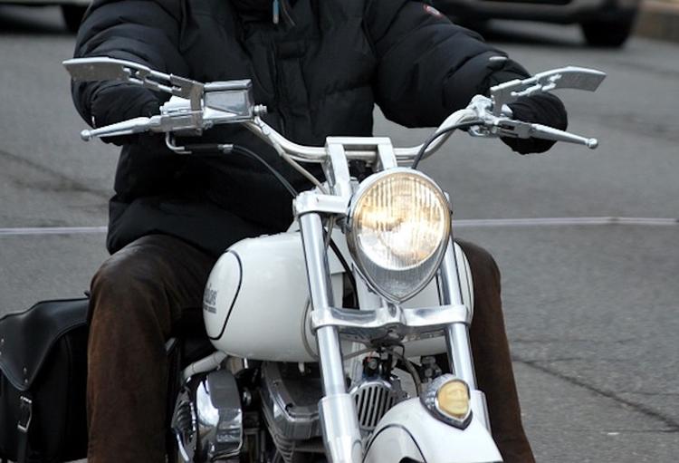Грабители на мотоцикле в центре Москвы похитили у бизнесмена 3,6 миллиона рублей