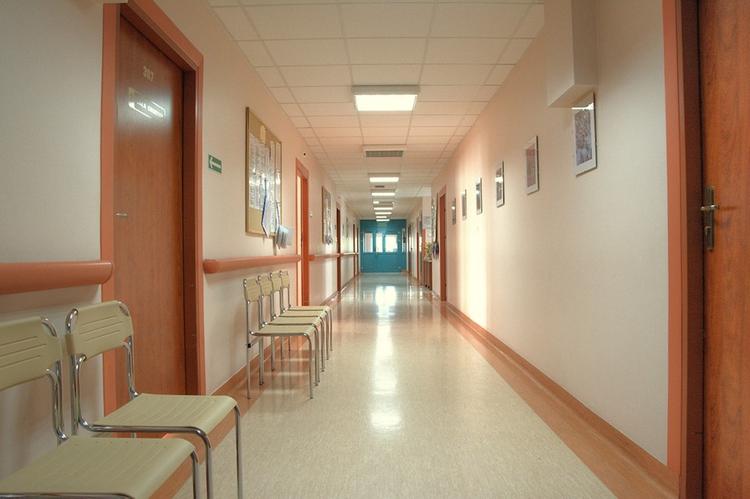 В петербургской больнице найден опасный предмет, пациенты и сотрудники эвакуированы