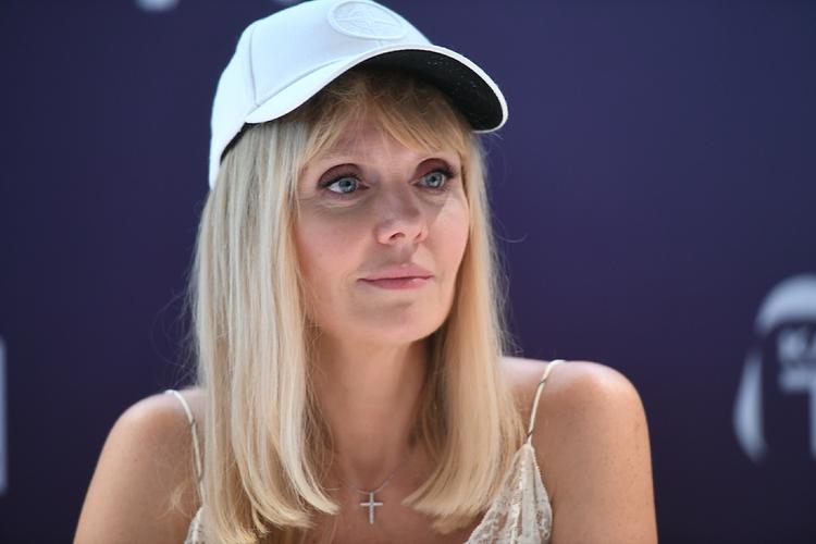 Певица Валерия поделилась нежным снимком с мамой