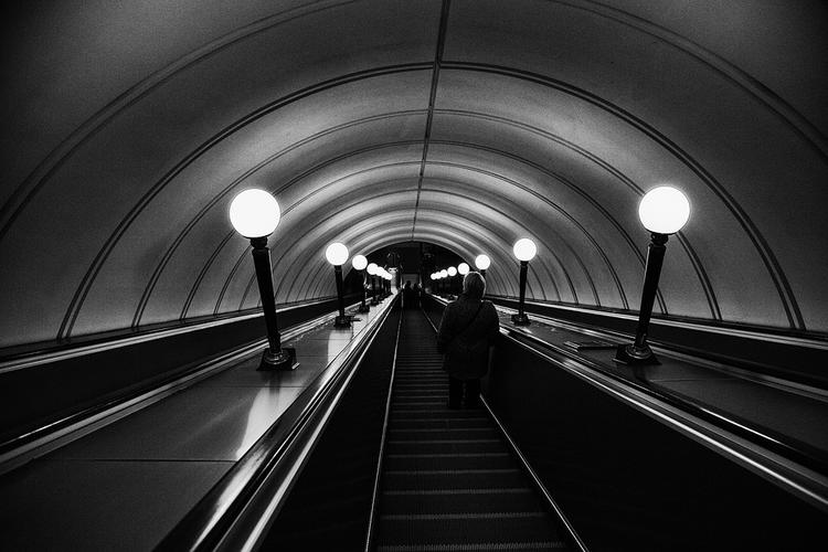 В Москве в метро на "серой" ветке погиб мужчина
