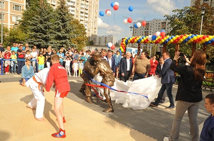 В московском Ново-Переделкине открыли сквер самбо
