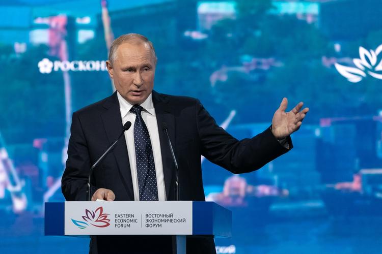 Одежду с изображением Путина в Риге раскупили моментально