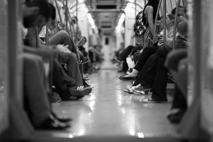 СК: смерть студента на красной ветке столичного метро связана с доведением до самоубийства