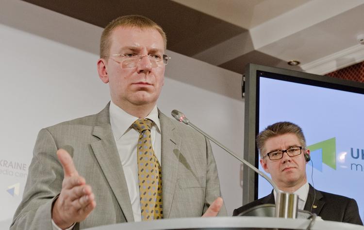 Глава МИД Латвии осудил решение московского суда по делу актера Устинова