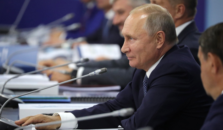 Владимир Путин призвал не баловать отрасли экономики излишним финансированием