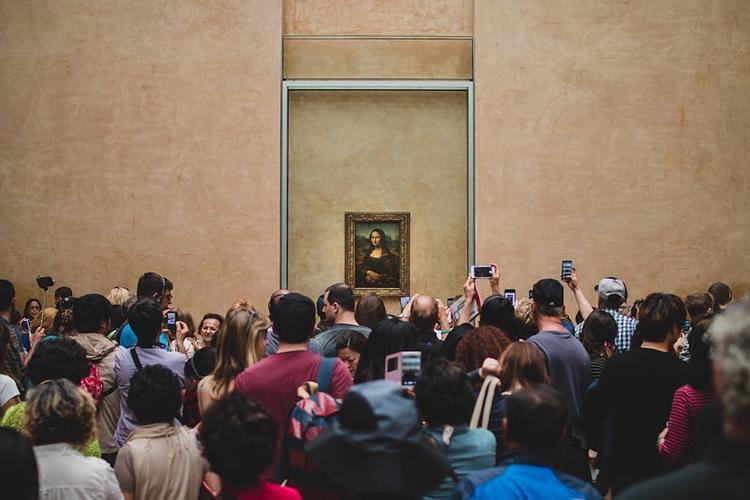 Картину "Мона Лиза" вернули на ее историческое место в Лувре