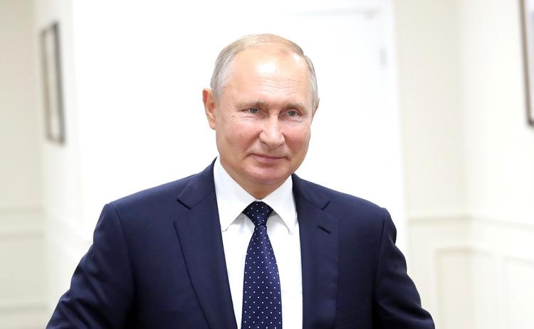 Владимир Путин празднует день рождения