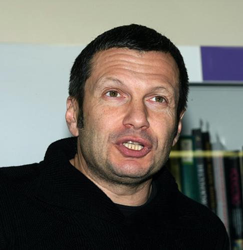 Телевеущий Владимир  Соловьев оскорбил известного журналиста, назвав  «деградантом»