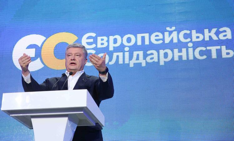 Порошенко посоветовал Зеленскому "брать ответственность на себя", а не обвинять предшественников