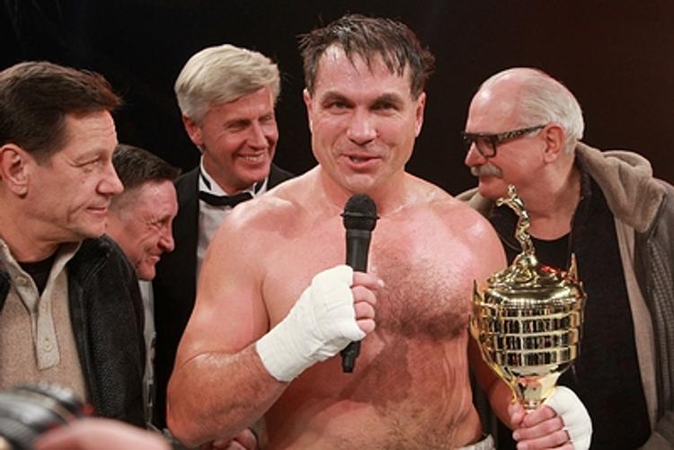 Бывший чемпион мира, 50-летний боксер  объявил о завершении карьеры