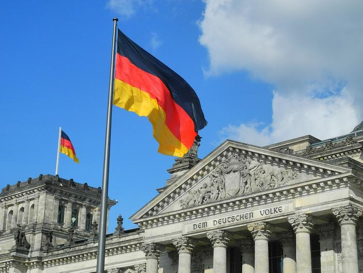 Власти Германии поблагодарили Горбачева за "счастье объединения" страны